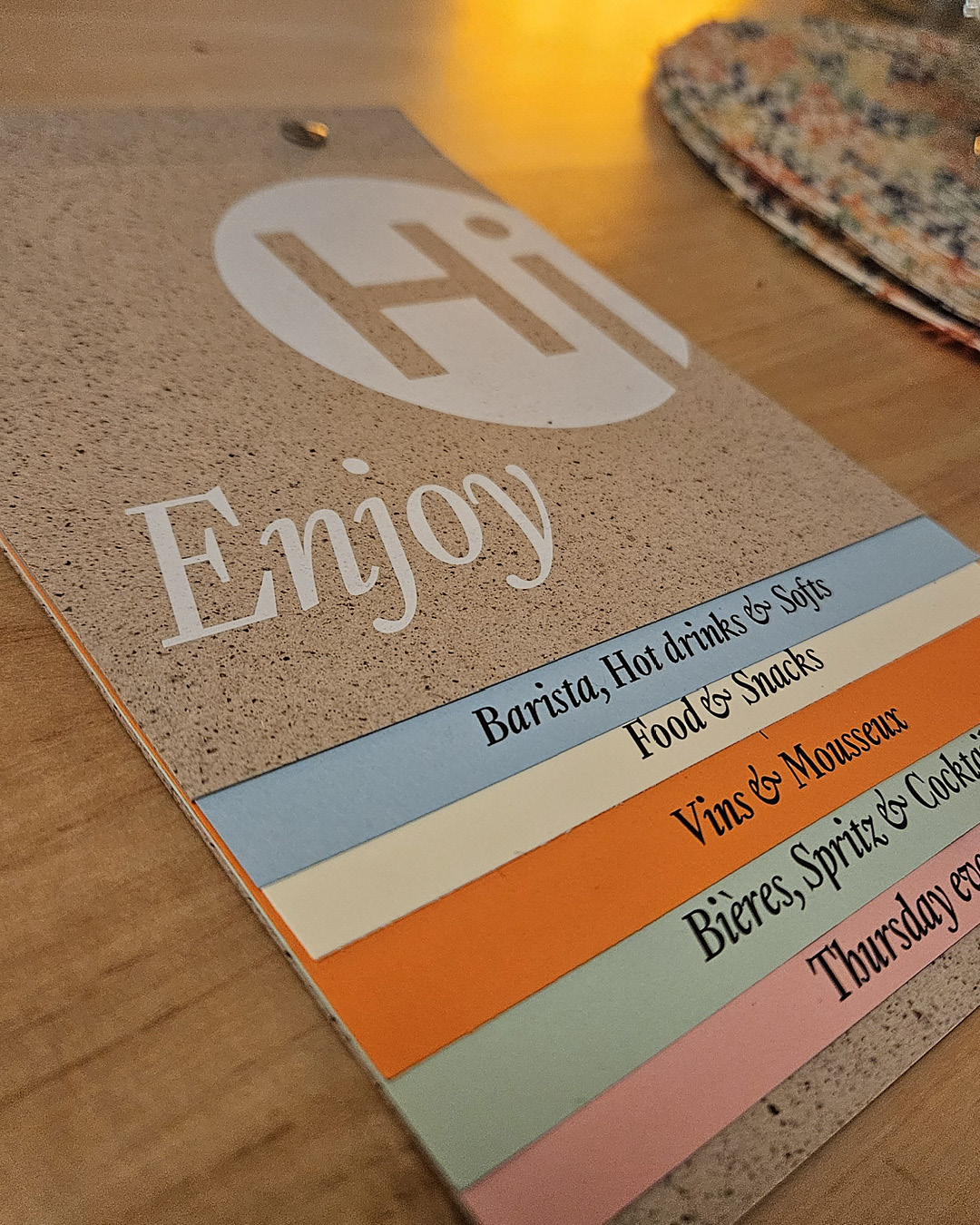 Identité visuelle pour Café Hinivuu au Musée international de la Croix-Rouge et du Croissant-Rouge
